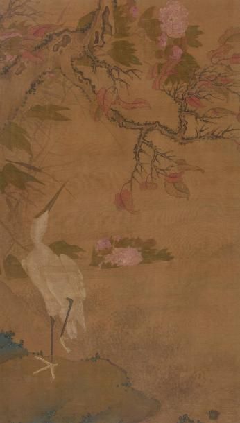 null Encre polychrome sur soie représentant un héron sous une branche fleurie.

Chine,...