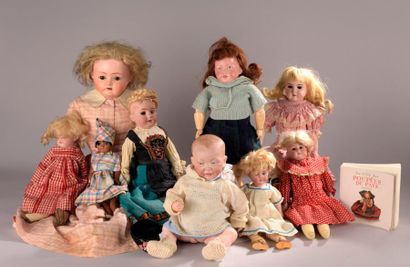 null Ensemble de neuf poupées :

- une poupée de mode, les bras en peau bourrée,...