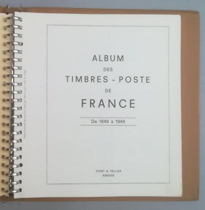 null Un album de timbres France et une enveloppe.