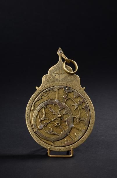 null 

Astrolabe planisphérique décoratif.

Non signé, probablement persan, non daté...