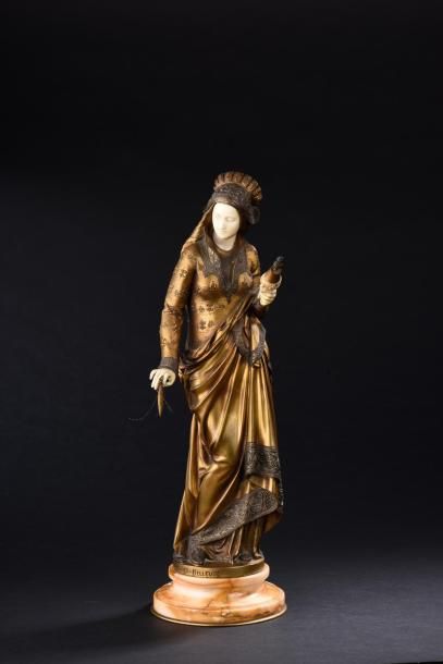 null Statuette chryséléphantine en ivoire et bronze patiné et doré figurant une fileuse....
