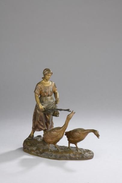 null Théo (XIXe siècle).

La gardienne d'oie.

Bronze à patine or et brune.

Signé...