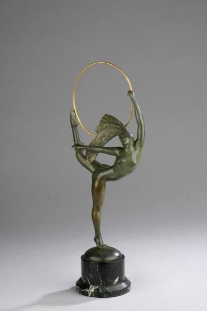 null Jean-Pierre MORANTE (XIXe - XXe siècles).

Danseuse au cerceau.

Bronze à patine...