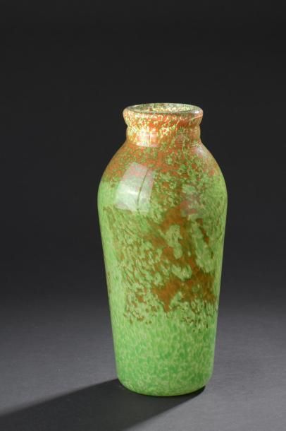 null MULATY.

Vase balustre en verre soufflé moucheté vert et orange.

Signé.

Haut....