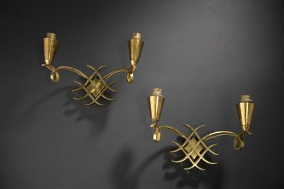 null Dans le goût de Jules LELEU (1883 - 1961).

Paire d'appliques en bronze doré...