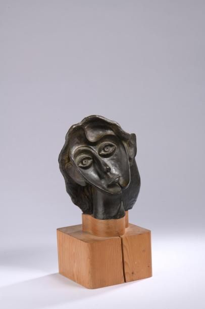 null Eleuterio BLASCO FERRER (1907 - 1993).

Visage de femme.

Bronze à patine brune,...