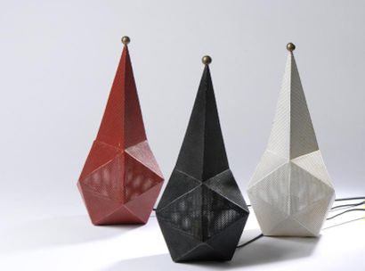 null Mathieu MATEGOT (1910 - 2001). 

Trois lampes modèle "Bagdad" en blanc, rouge...