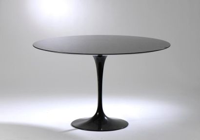 null Eero SAARINEN (1910 - 1961).

Table de salle à manger circulaire modèle "Tulip",...