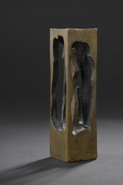 null Louis CHAVIGNIER (1922 - 1972).

Sculpture de section carrée en bronze évidé...