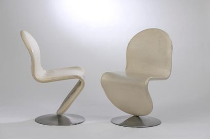 null Vernet PANTON (1926-1998) Paire de chaises modèle " Sytem 1-2-3" garnies de...