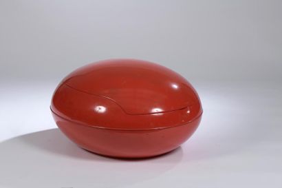 null Peter GHYCZY (né en 1940).

Fauteuil modèle "Garden Egg" en plastique moulé...