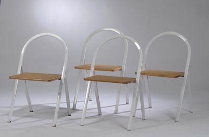 null CATTELAN ITALIA.

Quatre chaises pliantes, la structure en métal laqué blanc...