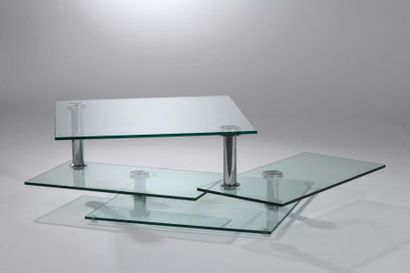 null Table basse carrée à quatre plateaux de verre pivotant sur une structure tubulaire...