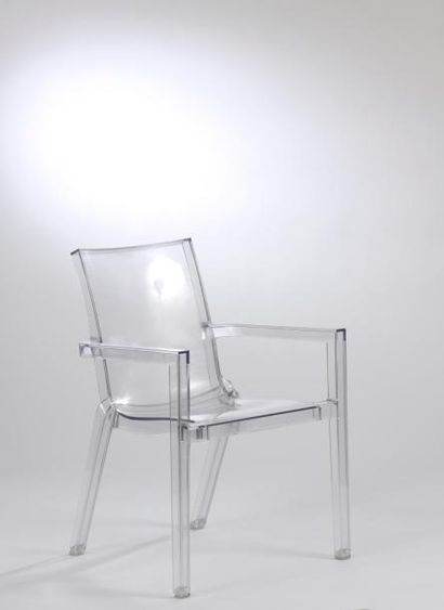 null Dans le goût de Philippe STARK.

Fauteuil en plexiglas transparent, le piètement...