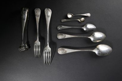 null Partie de ménagère en argent, la spatule guillochée, perlée et monogrammée dans...