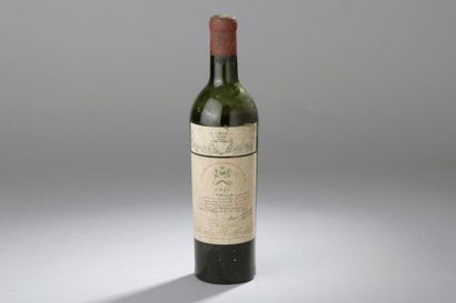 null 1 bouteille Château MOUTON-ROTHSCHILD, 1° cru Pauillac 1945 (numérotée 12 392,...