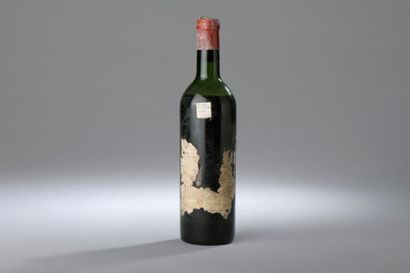null 1 bouteille Château MOUTON-ROTHSCHILD lambeaux d'étiquette dont le millésime,...