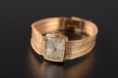 null Montre bracelet de dame en or jaune 18K, le cadran rectangulaire à chiffres...