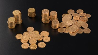 null Cent-cinquante pièces en or de vingt francs : deux Louis XVIII : 1815 et 1824...