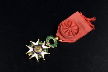 null Croix d'officier de la Légion d'Honneur en or jaune 18K et émaux polychromes...