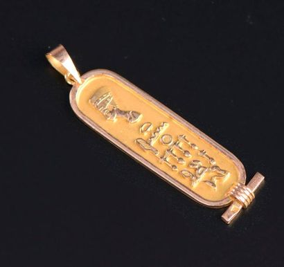 null Pendentif en ors jaune et rose 9K représentant une plaque égyptienne ornée de...