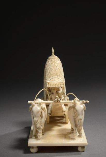 null Groupe en ivoire (elephantidae spp) finement sculpté figurant un personnage...