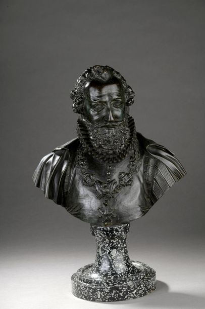 null École française vers 1830.

Henri IV en buste.

Bronze à patine verte sur un...