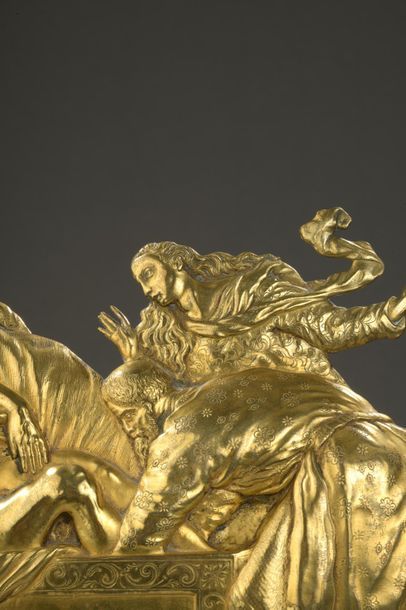 null Bas-relief en bronze doré, légèrement bombé, représentant la Mise au Tombeau.

Italie,...
