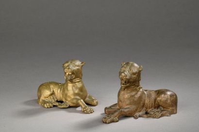 null Chien en bronze ciselé et doré.

XVIIIe siècle.

Haut. : 9 cm - Larg. : 12,5...