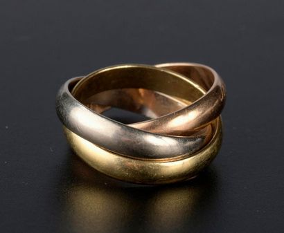 null Bague trois anneaux entrelacés modèle "Trinity" en or 18k de trois tons.

Signée...