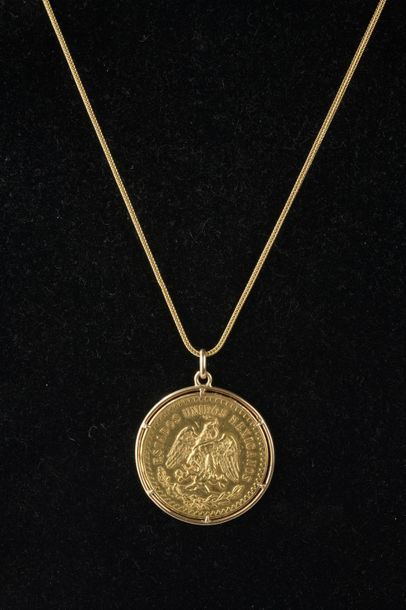 null Pièce en or de 50 pesos mexicains (la monture en or 14k) montée en pendentif...