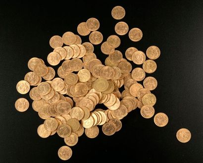 null Cent cinquante pièces en or de 20 francs de 1852 à 1914.

Lot vendu sur désignation...