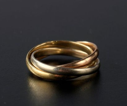 null Bague trois anneaux enlacés en or jaune, gris et rose 18k.

Doigt : 45 - Poids...