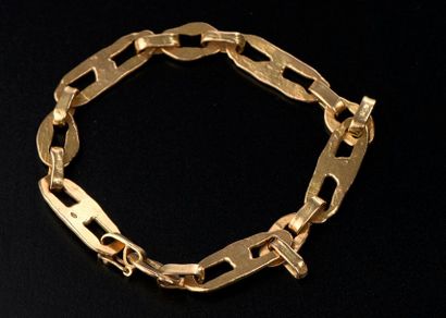 null Bracelet en or jaune 18k à maillons bruts plats à doubles ou simples trous.

Long....