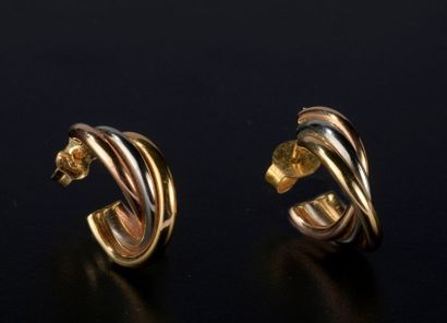 null Paire de boucles d'oreille à trois anneaux rompus superposés en or jaune, rose...