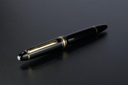 null Stylo à plume en résine noire brillante et métal doré modèle Meisterstück N°146,...