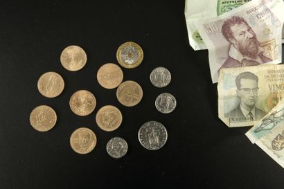 null Ensemble de pièces en argent :

- trois pièces de 100 francs ;

- deux pièces...