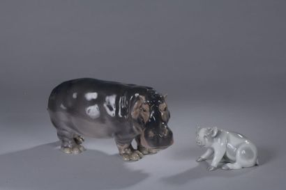 null Manufacture BING & GRÖNDAHL.

Hippopotame en porcelaine émaillée gris et rose,...