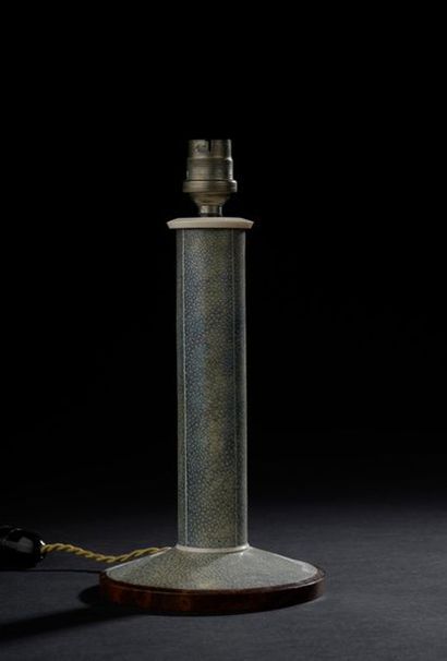 null Clément ROUSSEAU (1872 - 1950).

Pied de lampe cylindrique entièrement gainé...