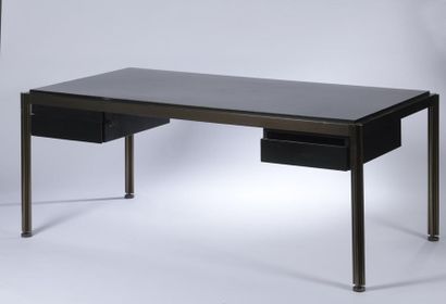 null Georges CIANCIMINO (né en 1928).

Table en aluminium profilé et moulé, le piètement...