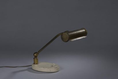 null MONIX PARIS.

Lampe de bureau à socle ovale en métal laqué crème, le bras et...