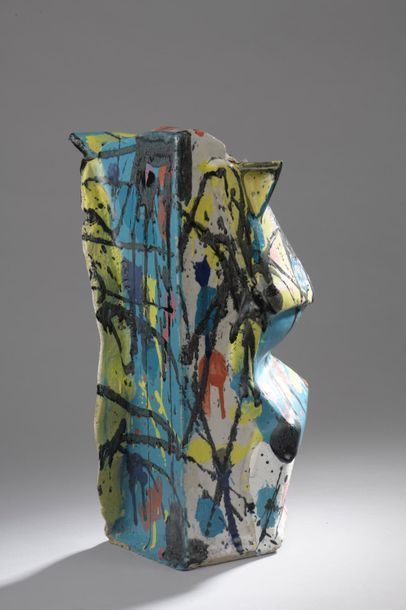 null Michel LANOS (1926 - 2005).

Vase de forme libre en grès émaillé et peint d'un...