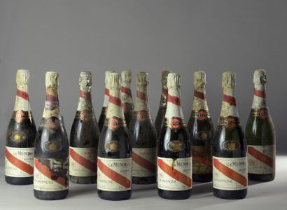 null 12 bouteilles CHAMPAGNE "Cordon Rouge", Mumm (ett, vieux) 
