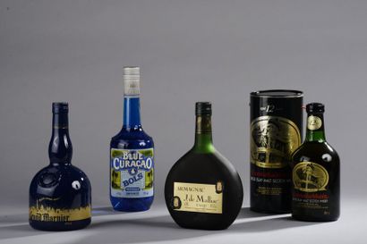 null Ensemble de 4 bouteilles : 1 bouteille SCOTCH WHISKY "Single Islay Malt", Bunnahabhain...