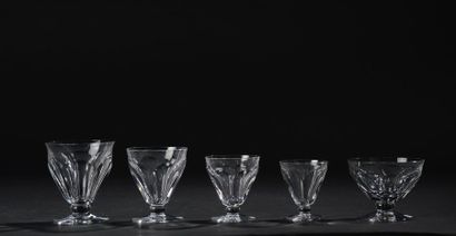 null BACCARAT.

Partie de service en cristal, modèle "Talleyrand". IL comprend :...