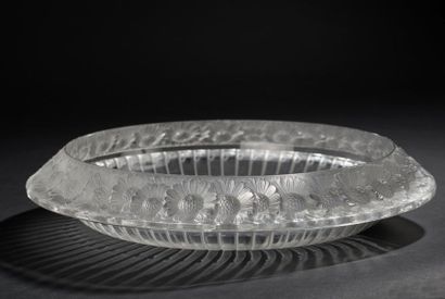 null LALIQUE France.

Grande coupe circulaire en cristal moulé-pressé à décor de...