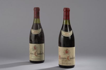 null Ensemble de 2 bouteilles : - 1 bouteille CHARMES-CHAMBERTIN, H. Richard 1973...