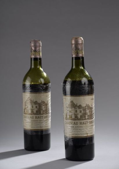 null 2 bouteilles CH. HAUT-BRION, 1° cru Pessac-Léognan 1953 (1 B, 1 V) 