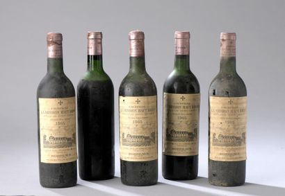 null 5 bouteilles CH. LA MISSION-HAUT-BRION, Pessac-Léognan 1965 (es, 1 J, 2 MB,...