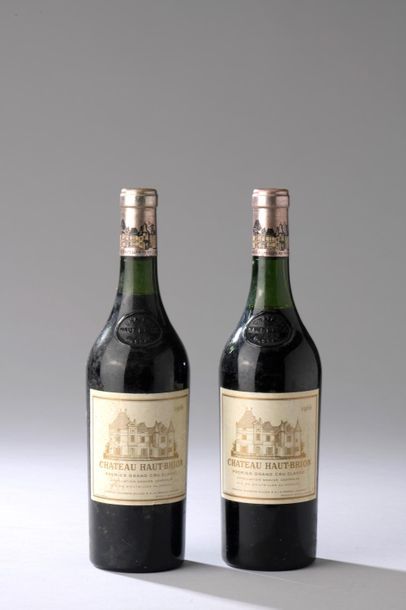 null 2 bouteilles CH. HAUT-BRION, 1° cru Pessac-Léognan 1966 (elt, 1 TLB, 1 LB) 